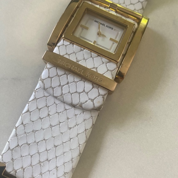Michael Kors White Leather Band Watch Women’s - Picture 2 of 6